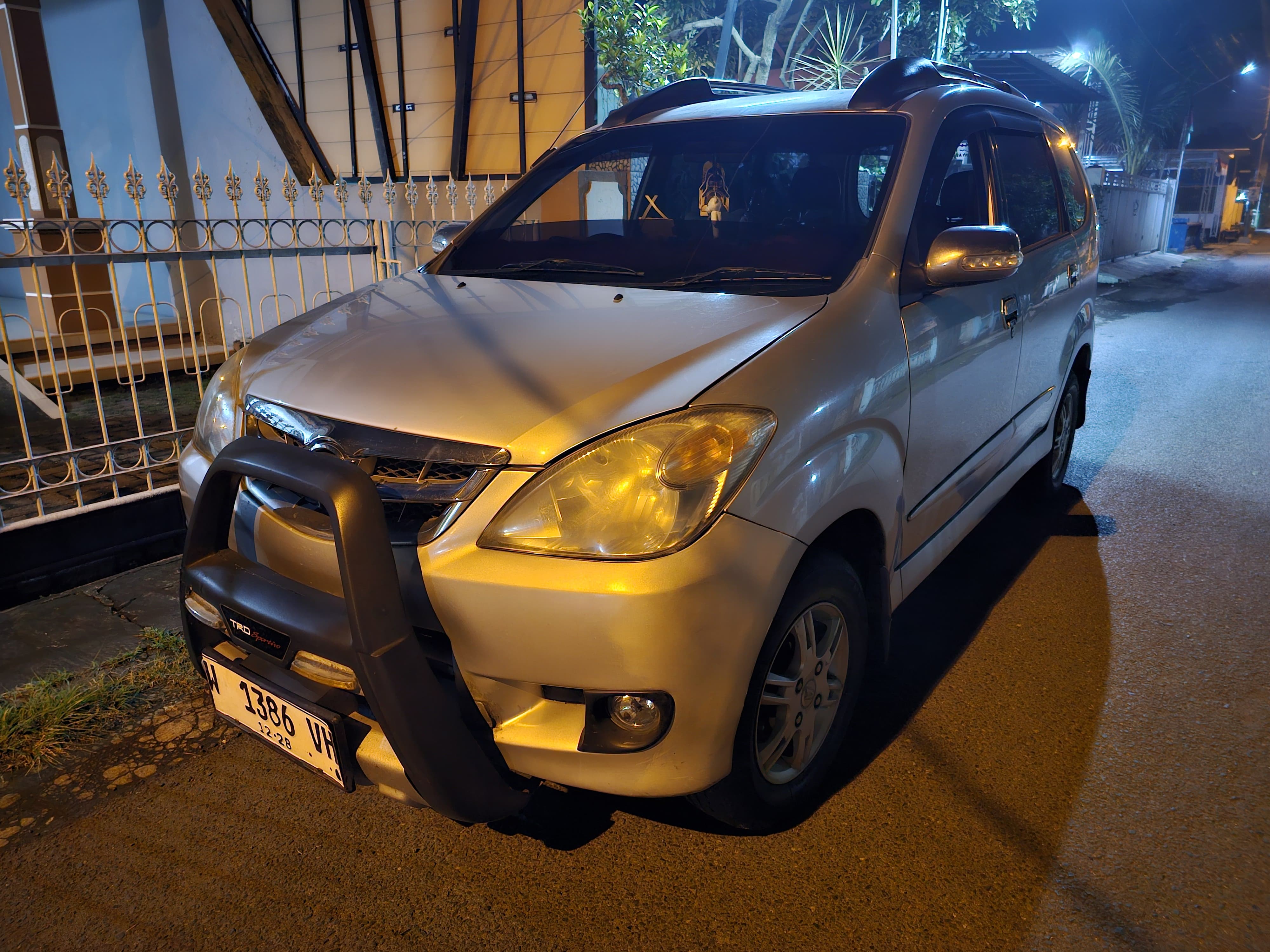 Daihatsu Xenia Tampan Depan Kanan